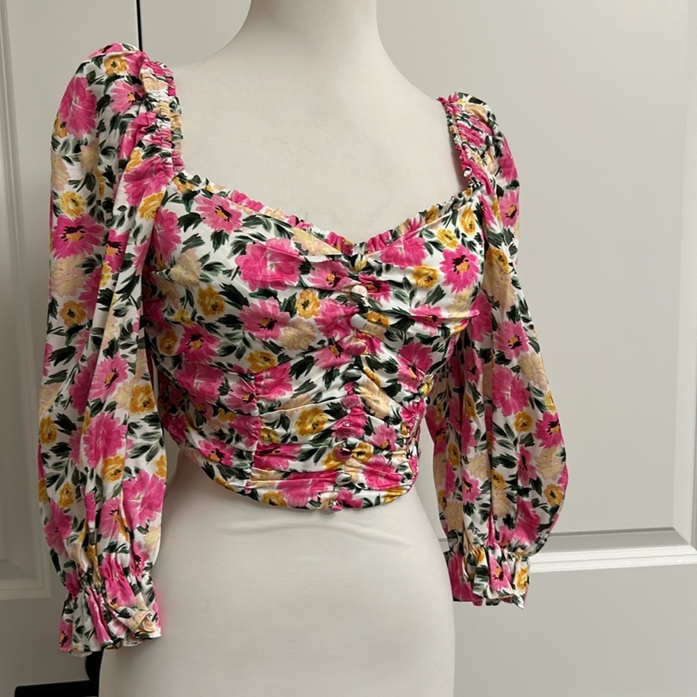 - NWT For Love & Lemons CASSIA Floral Cropped Top Smocked Back Puff Sleeve